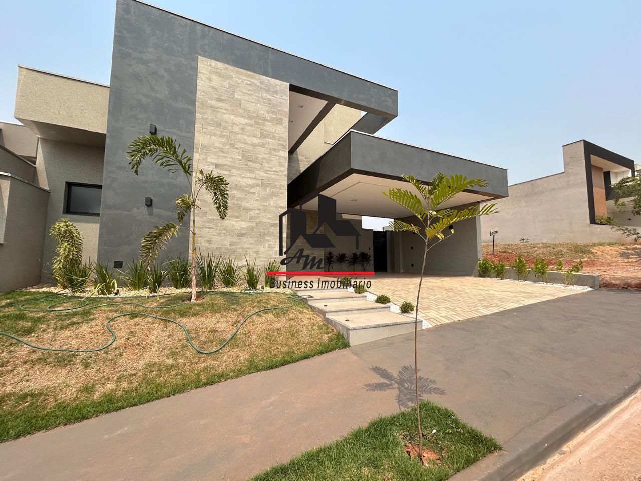 Casa de Condomínio com 3 quartos à venda, 174m² — foto 2 de 35