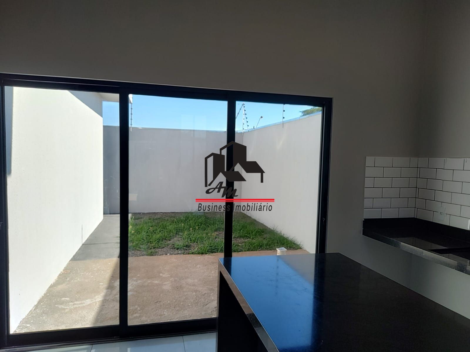 Casa com 3 quartos à venda, 85m² — foto 2 de 14