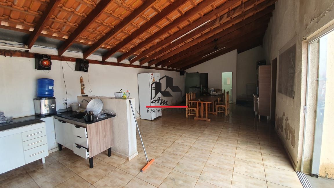 Casa com 3 quartos à venda, 99m² — foto 2 de 21