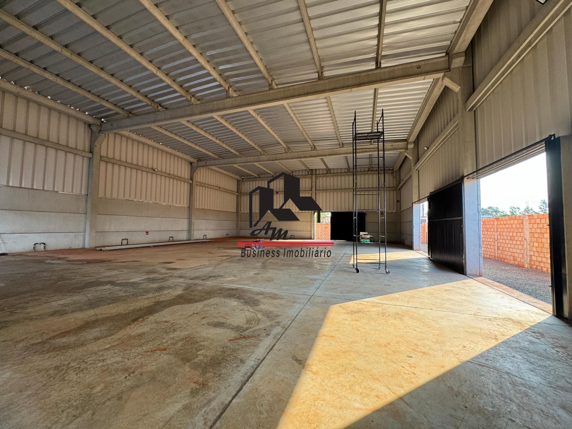 Galpão / Depósito / Armazém com 1 quarto à venda, 740m² — foto 2 de 5