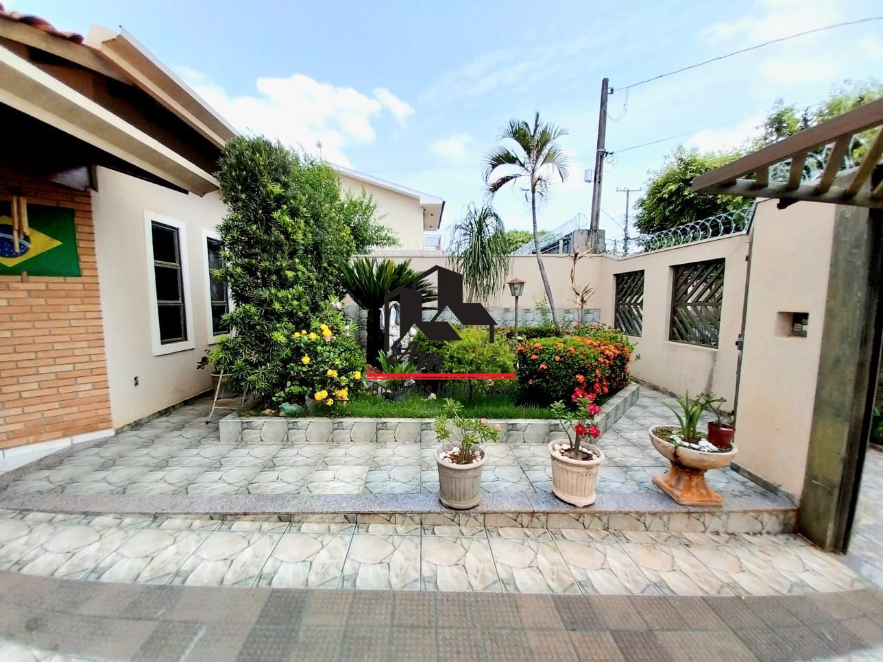 Casa com 3 quartos à venda, 267m² — foto 1 de 33