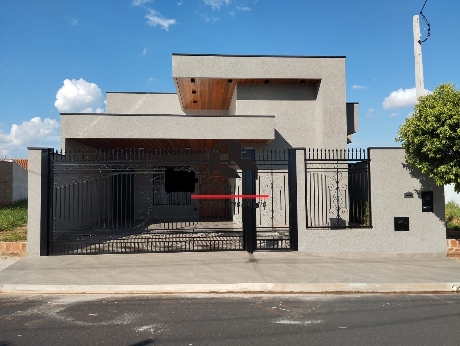 Casa com 3 quartos à venda, 125m² — foto 1 de 35