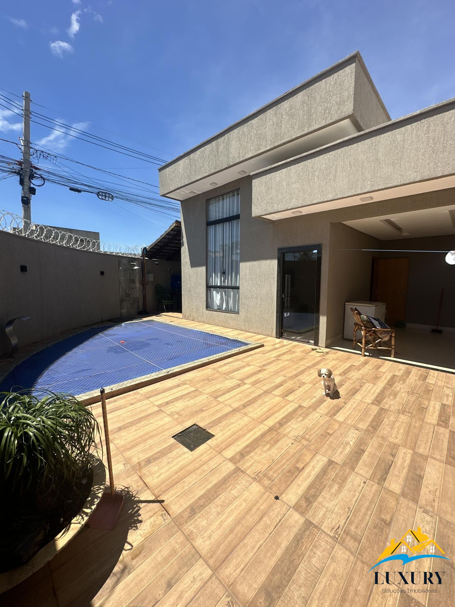 Casa à venda com 3 quartos, 135m² - Foto 1