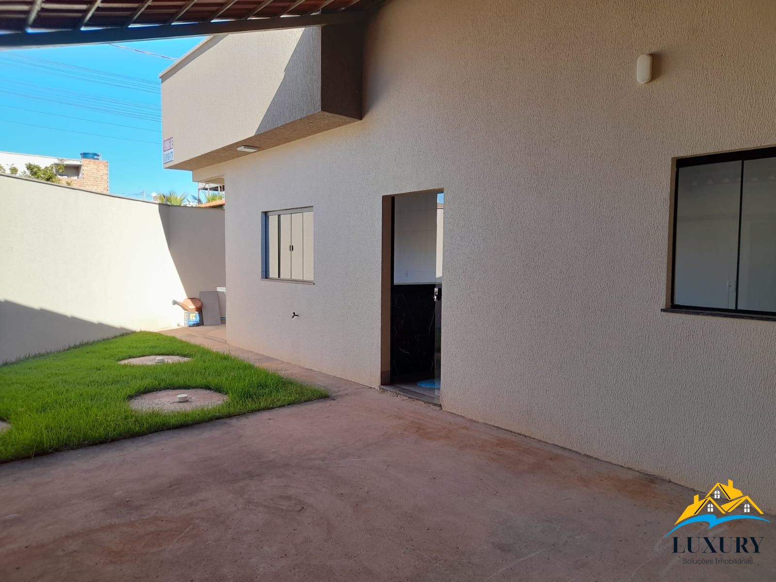 Casa à venda com 2 quartos, 91m² - Foto 1