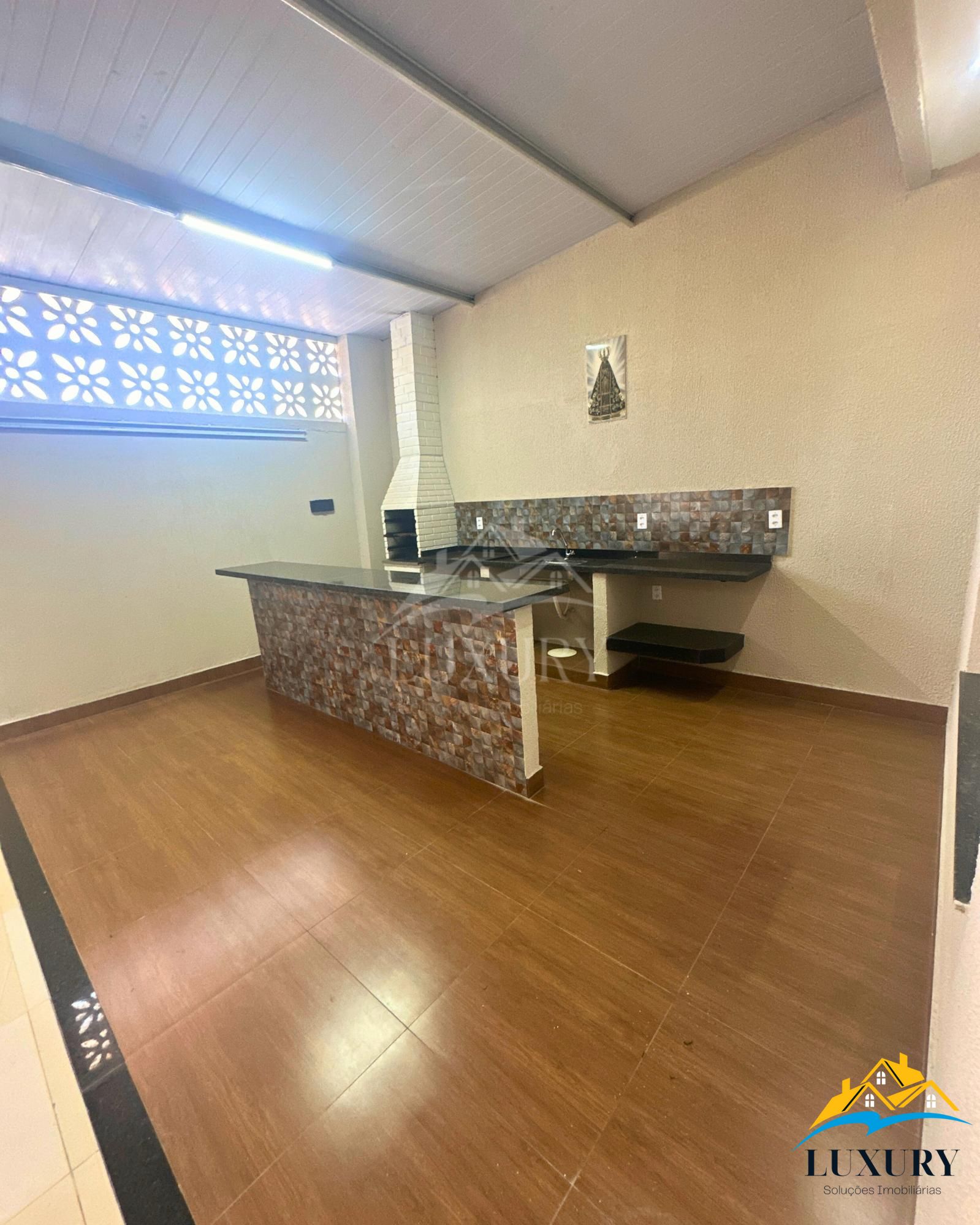 Casa à venda com 3 quartos, 120m² - Foto 1