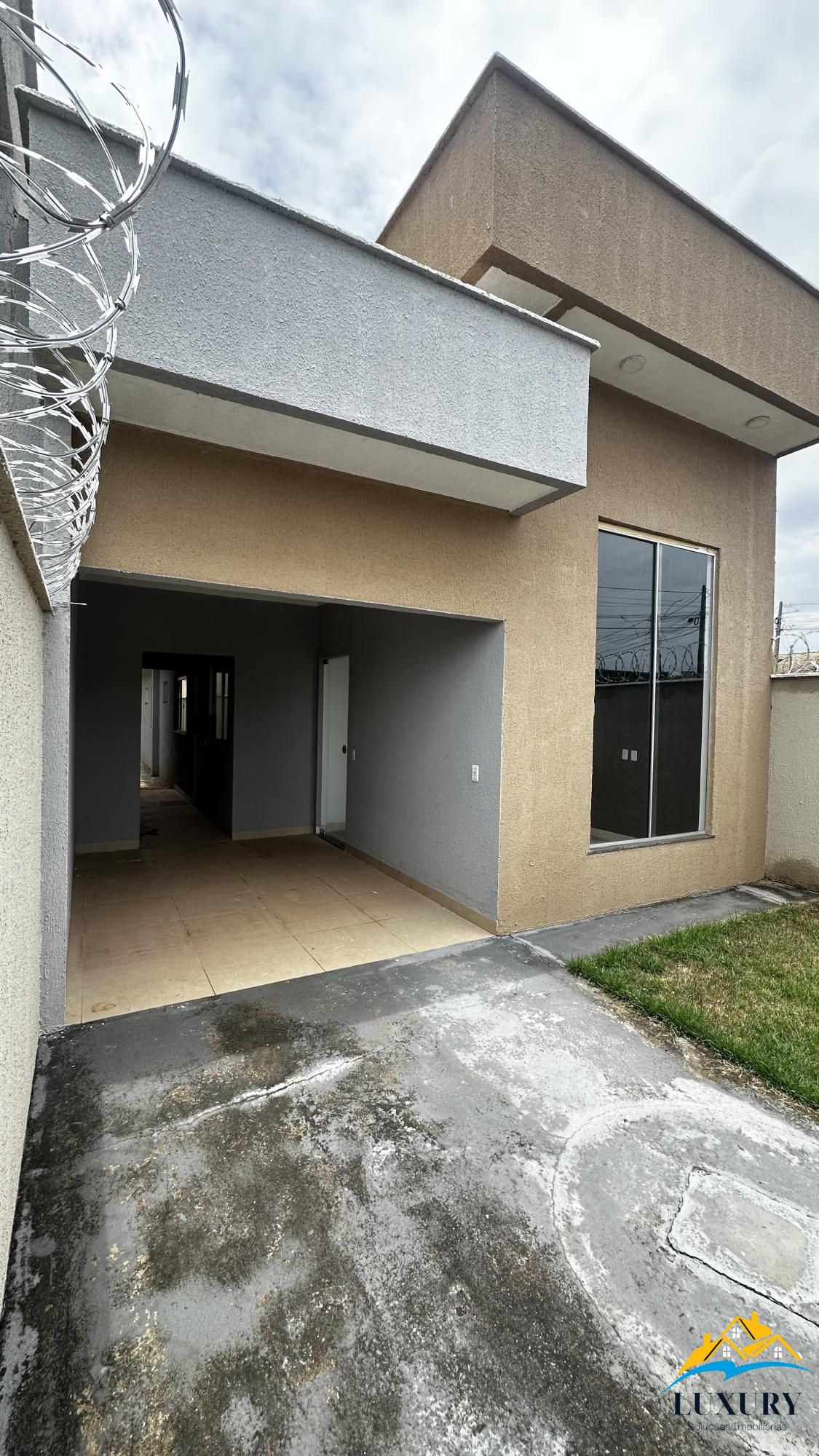 Casa à venda com 3 quartos, 99m² - Foto 2