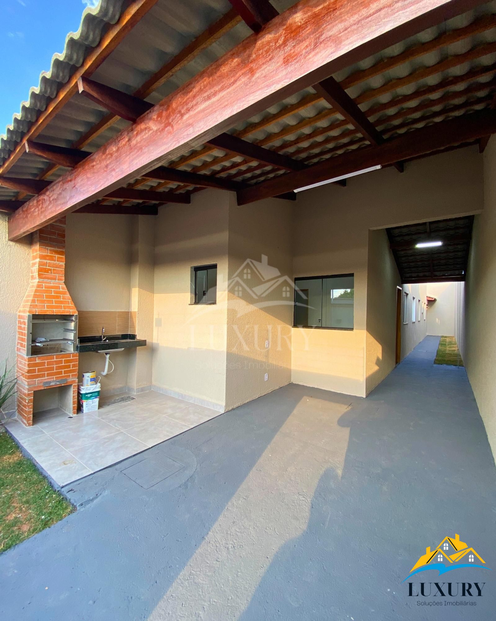 Casa à venda com 3 quartos, 91m² - Foto 1