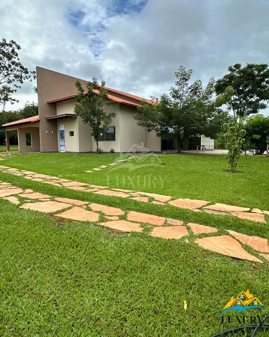 Casa de Condomínio à venda com 3 quartos, 411m² - Foto 1