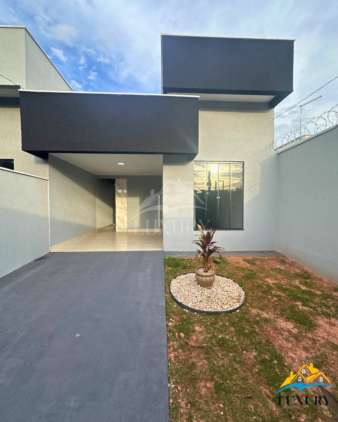 Casa à venda com 3 quartos, 100m² - Foto 2