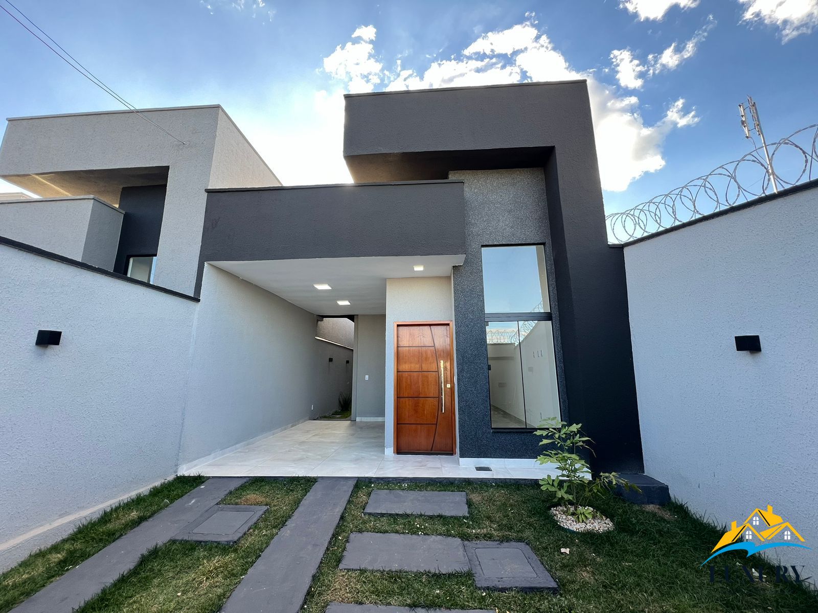 Casa à venda com 3 quartos, 112m² - Foto 1