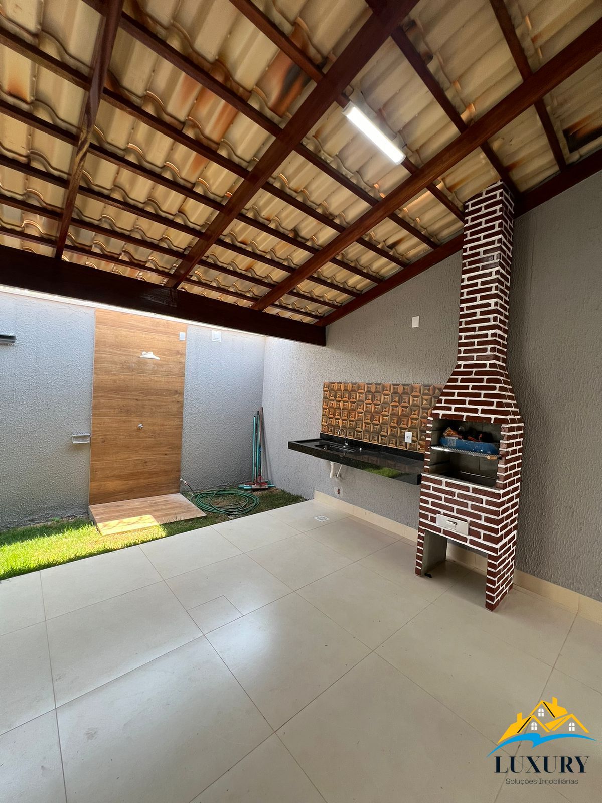 Casa à venda com 3 quartos, 140m² - Foto 2