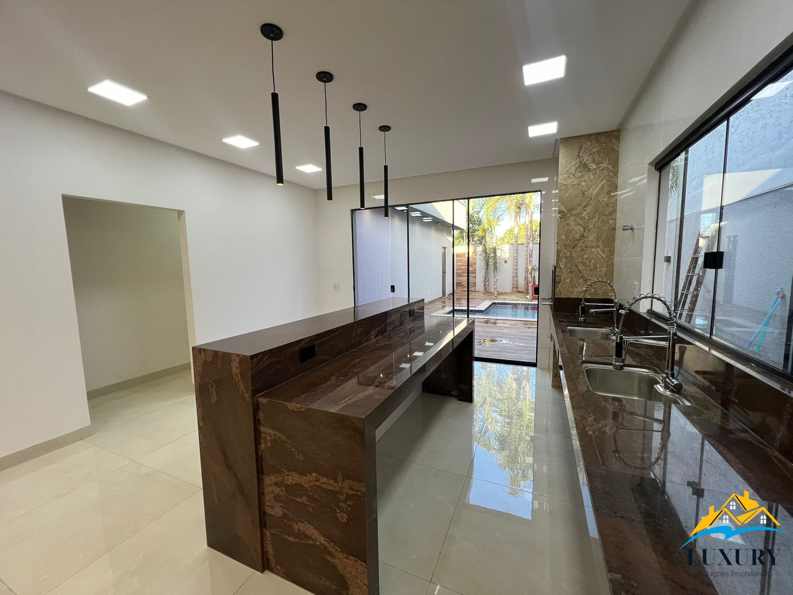 Casa à venda com 3 quartos, 168m² - Foto 9