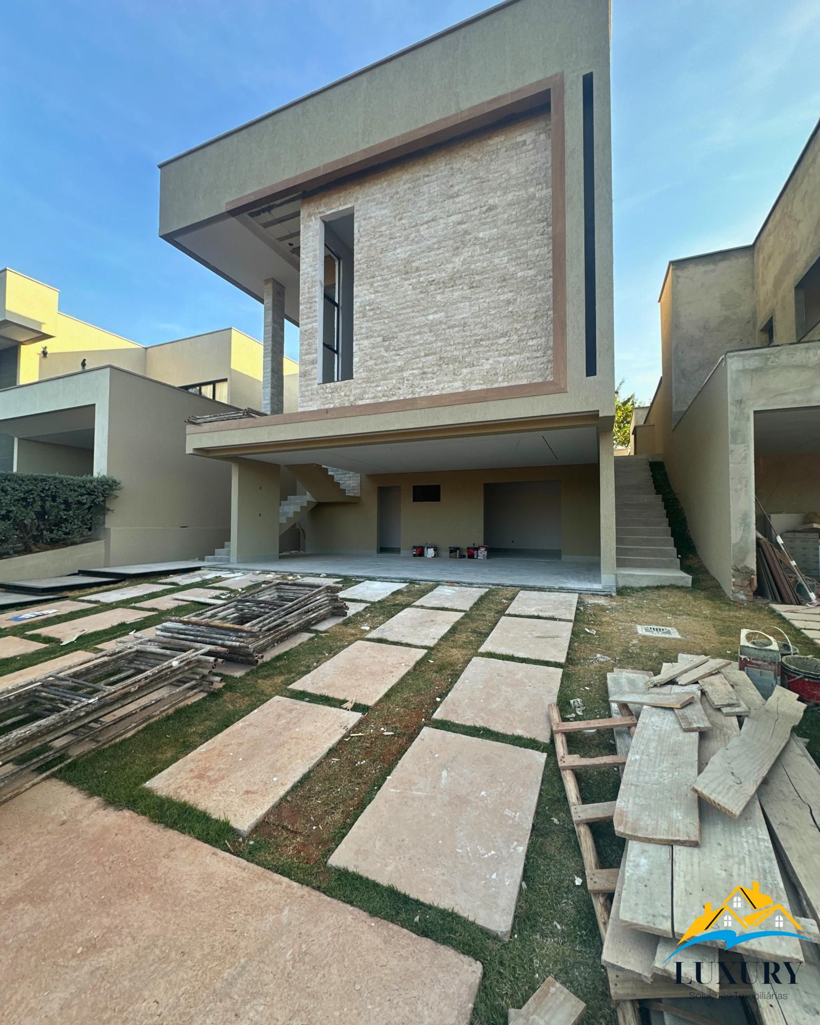 Casa de Condomínio à venda com 3 quartos, 253m² - Foto 2