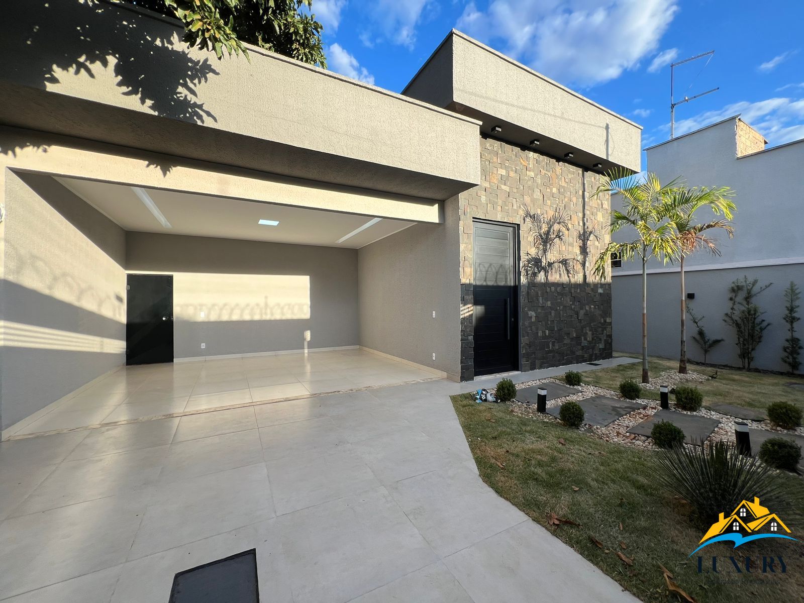 Casa à venda com 3 quartos, 168m² - Foto 1