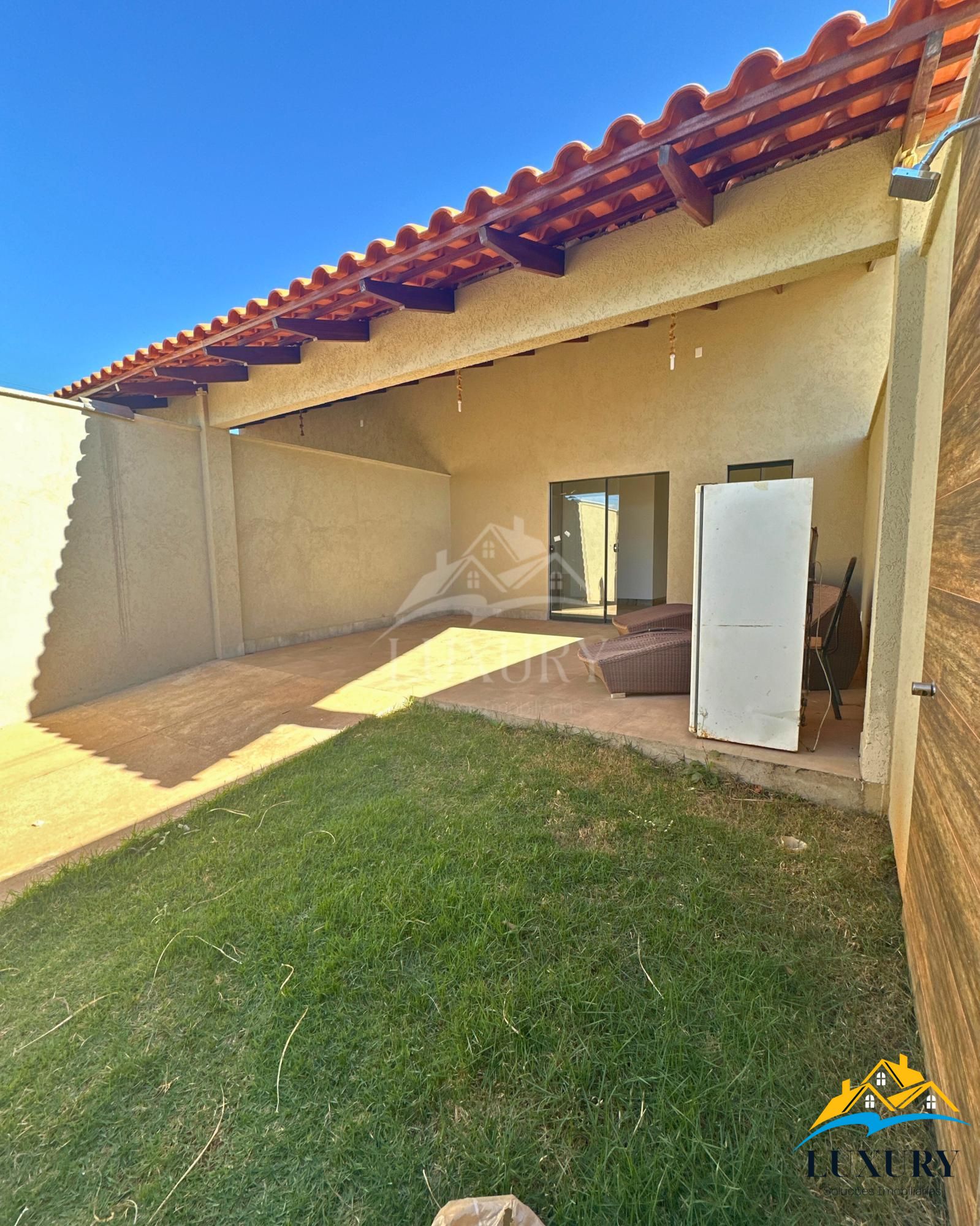 Casa à venda com 3 quartos, 120m² - Foto 1