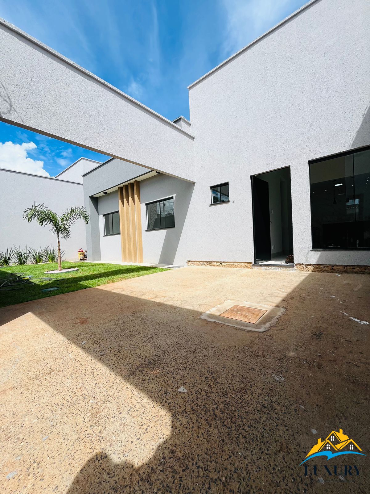 Casa à venda com 3 quartos, 100m² - Foto 1