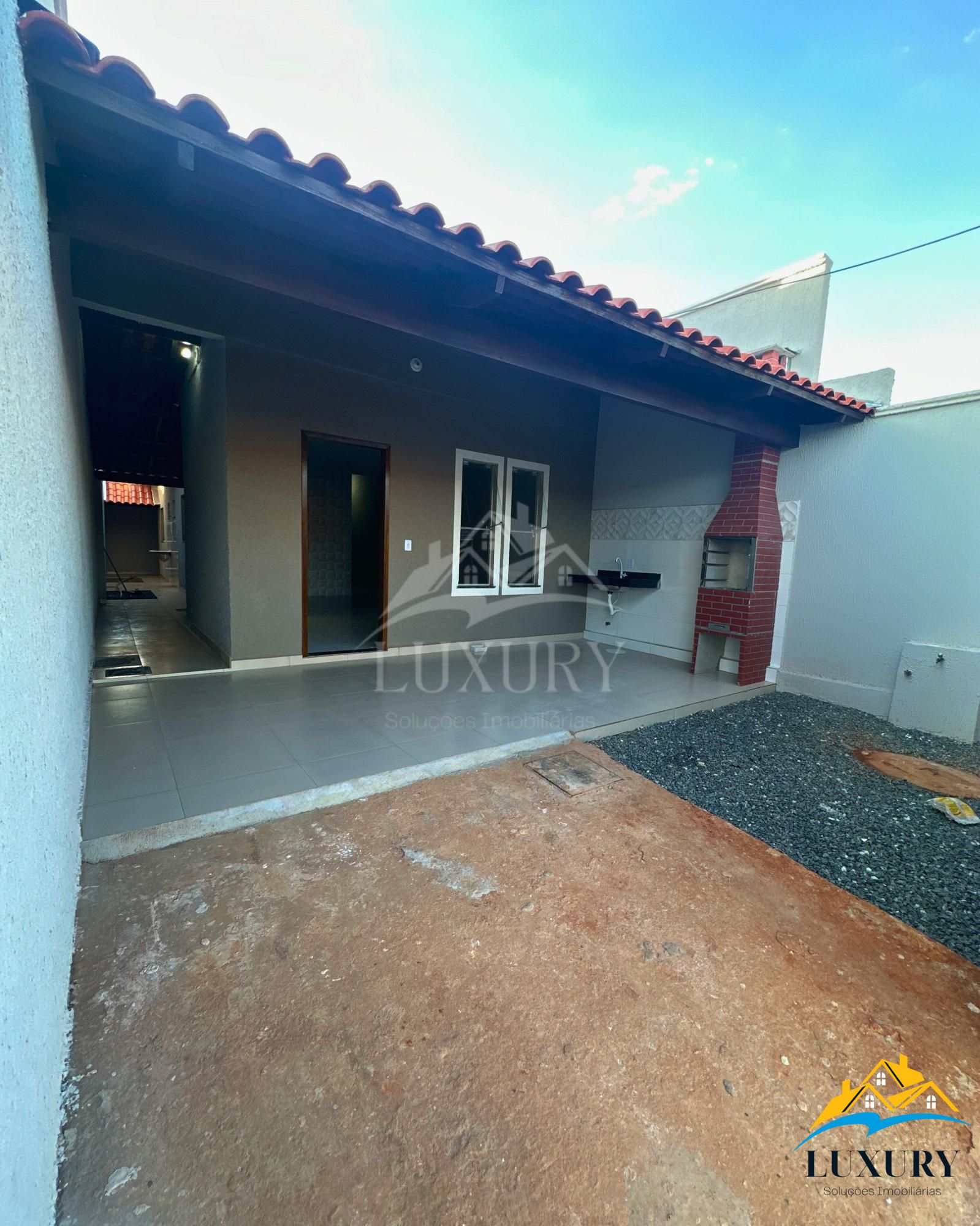 Casa à venda com 2 quartos, 70m² - Foto 2