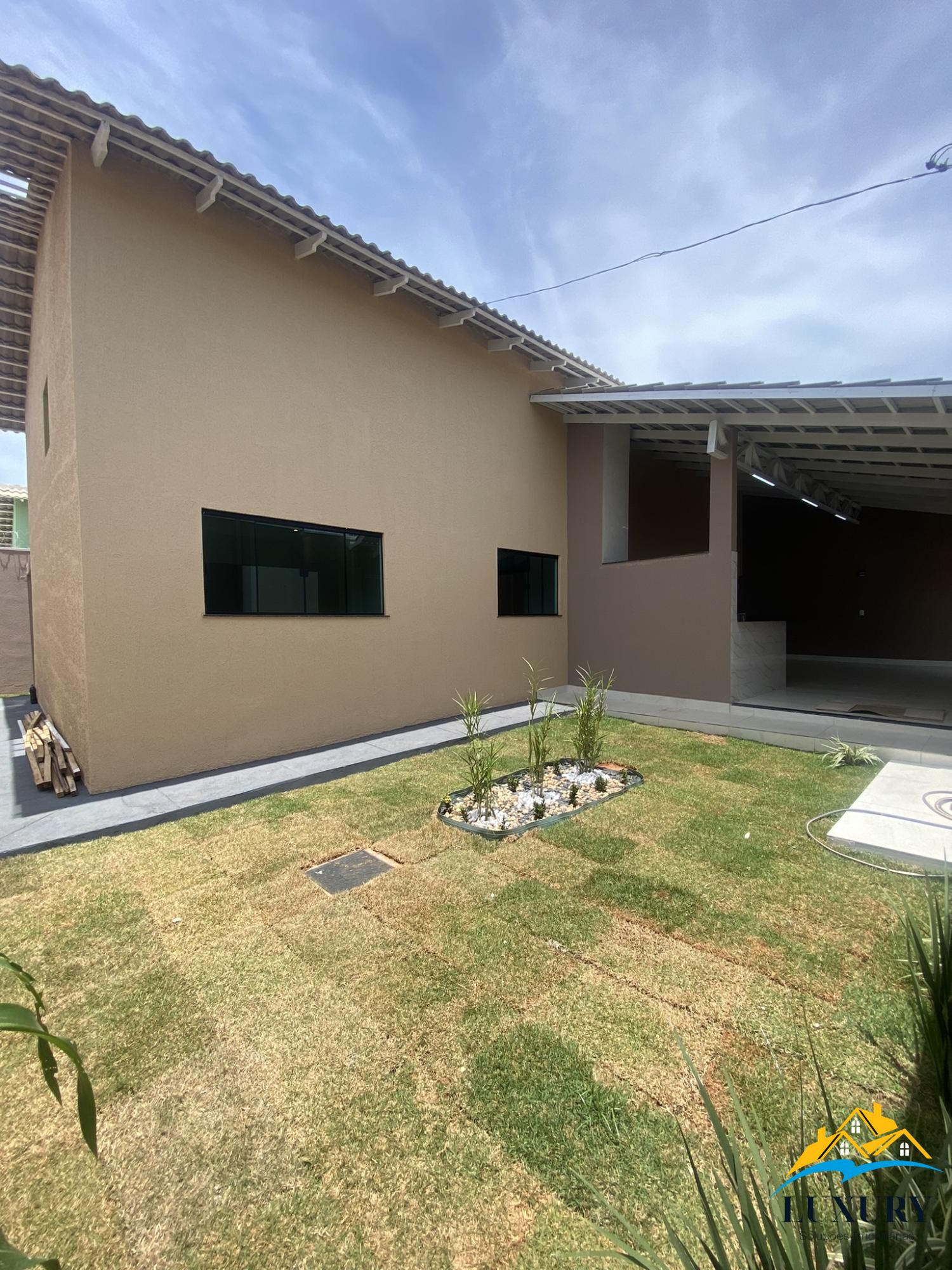 Casa à venda com 3 quartos, 151m² - Foto 1