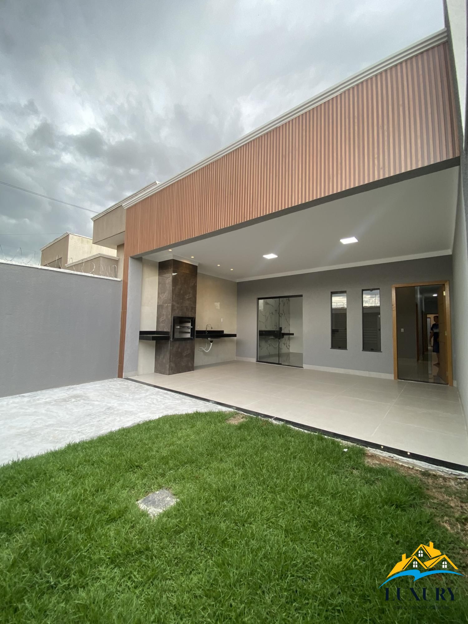 Casa à venda com 3 quartos, 105m² - Foto 1