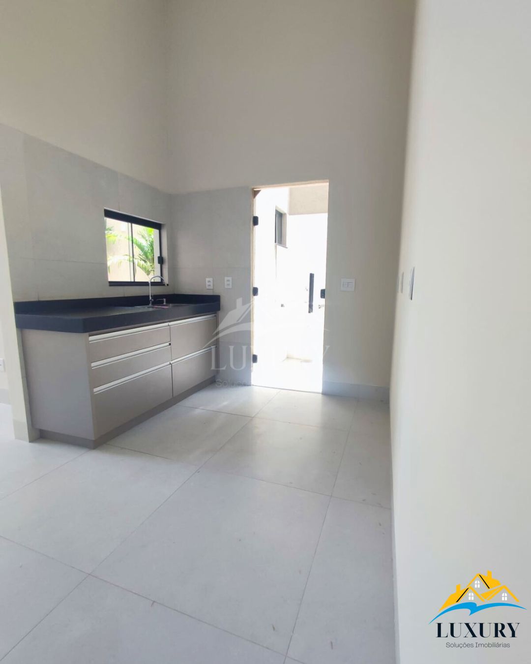 Casa à venda com 3 quartos, 100m² - Foto 12