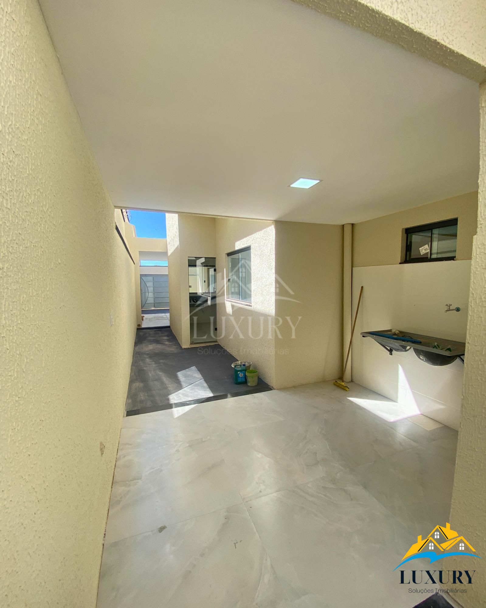 Casa à venda com 3 quartos, 100m² - Foto 4