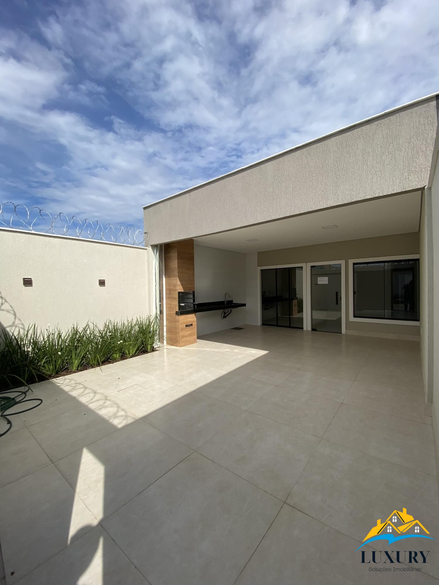 Casa à venda com 3 quartos, 110m² - Foto 1