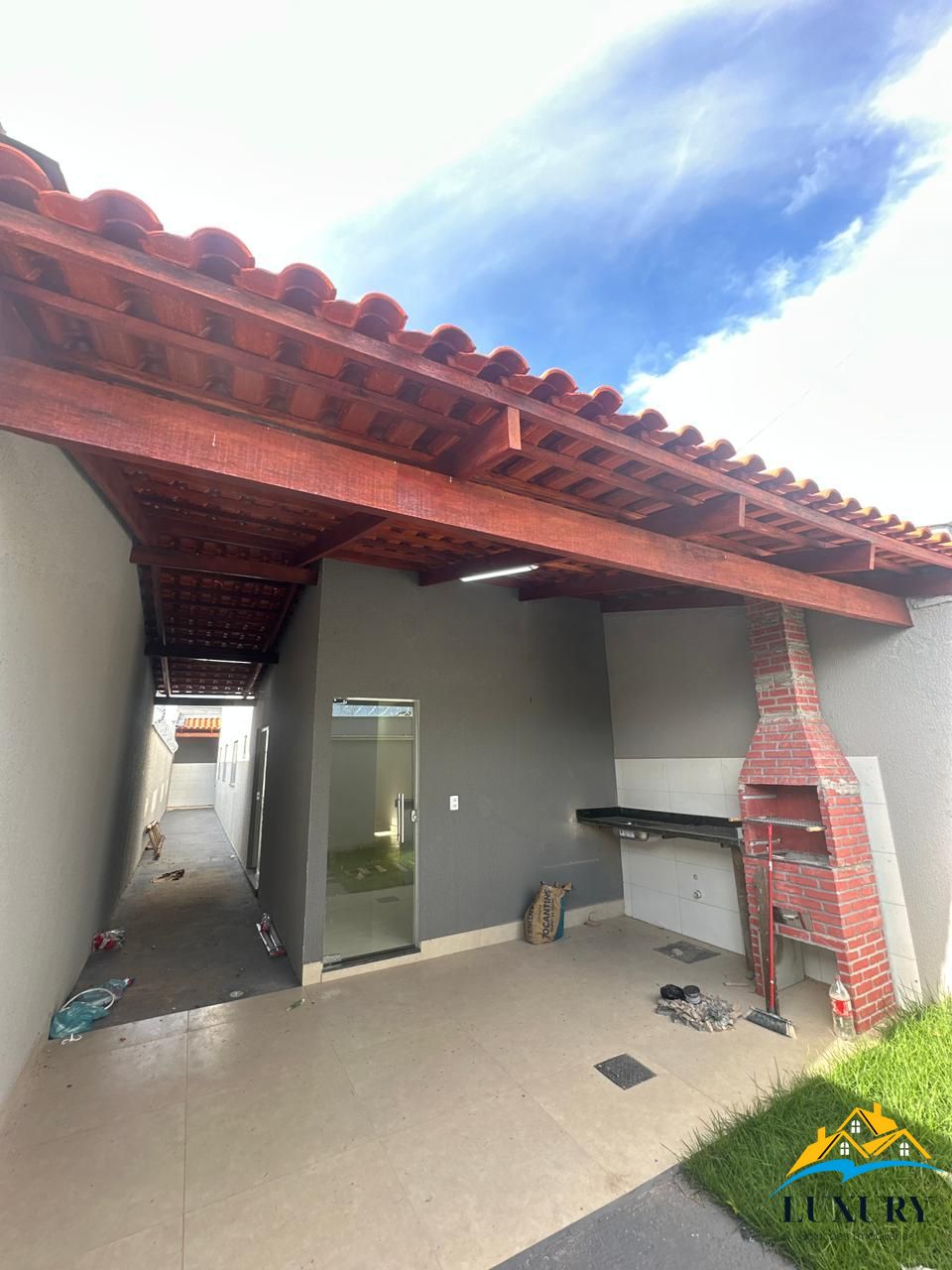 Casa à venda com 3 quartos, 90m² - Foto 2