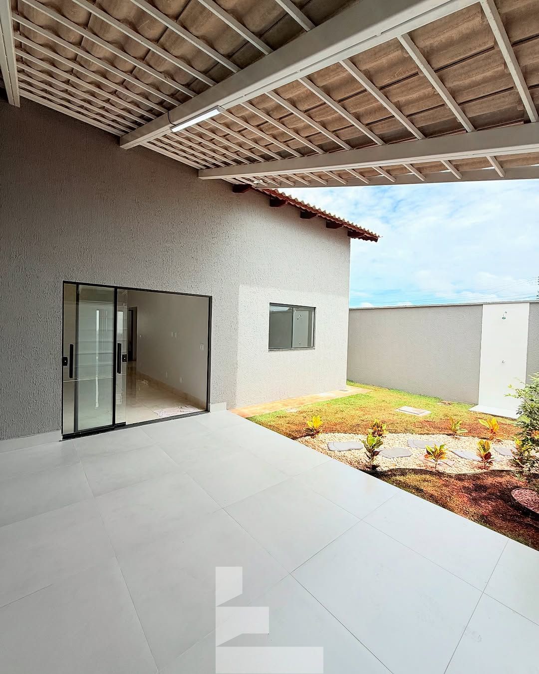 Casa à venda com 3 quartos, 110m² - Foto 2