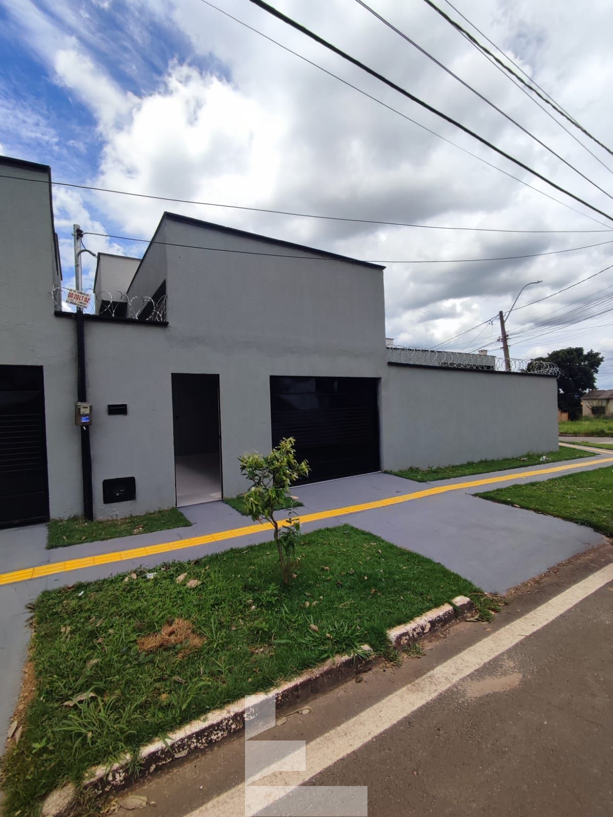 Casa à venda com 3 quartos, 112m² - Foto 1