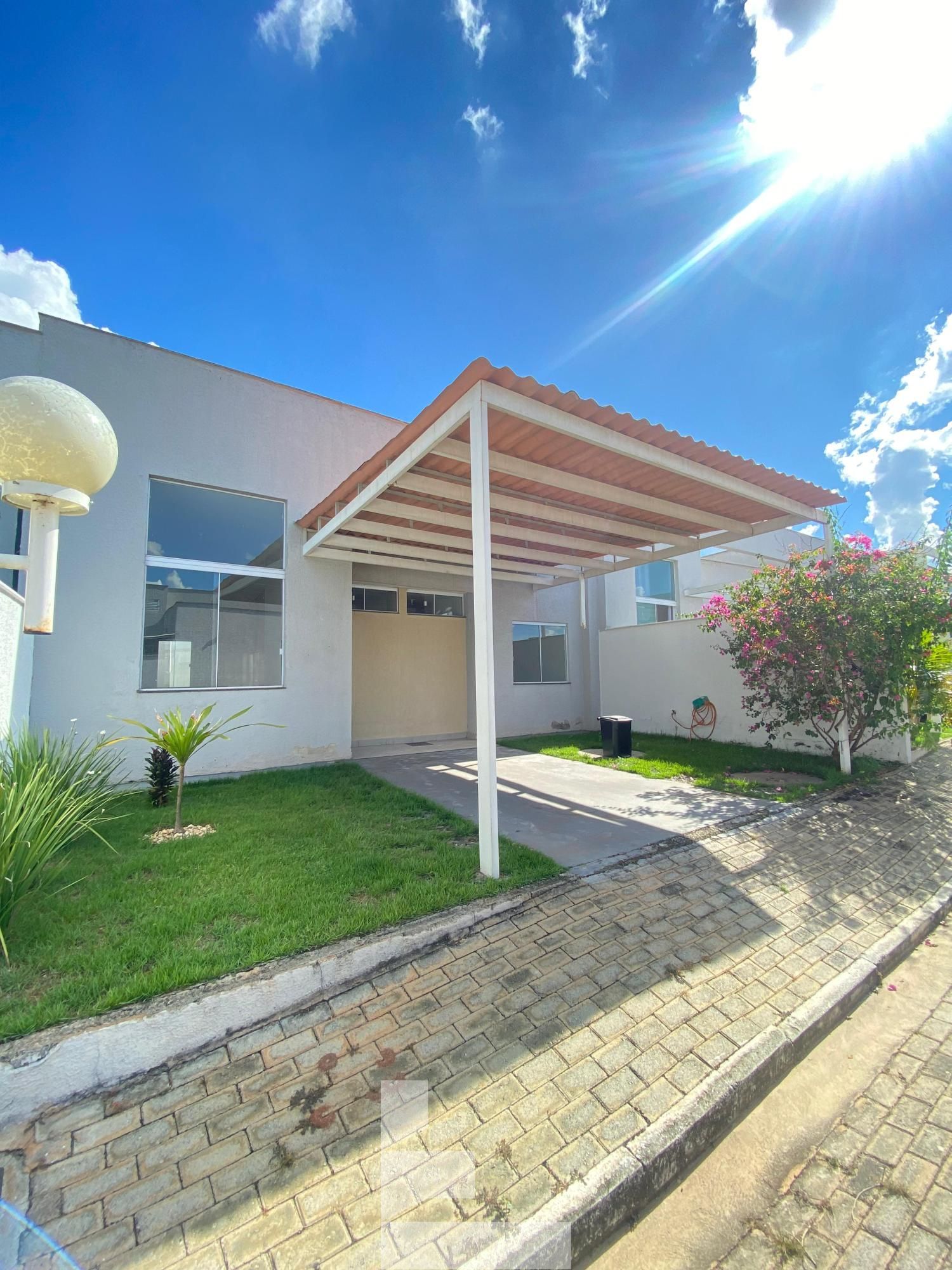 Casa para alugar com 3 quartos, 135m² - Foto 1