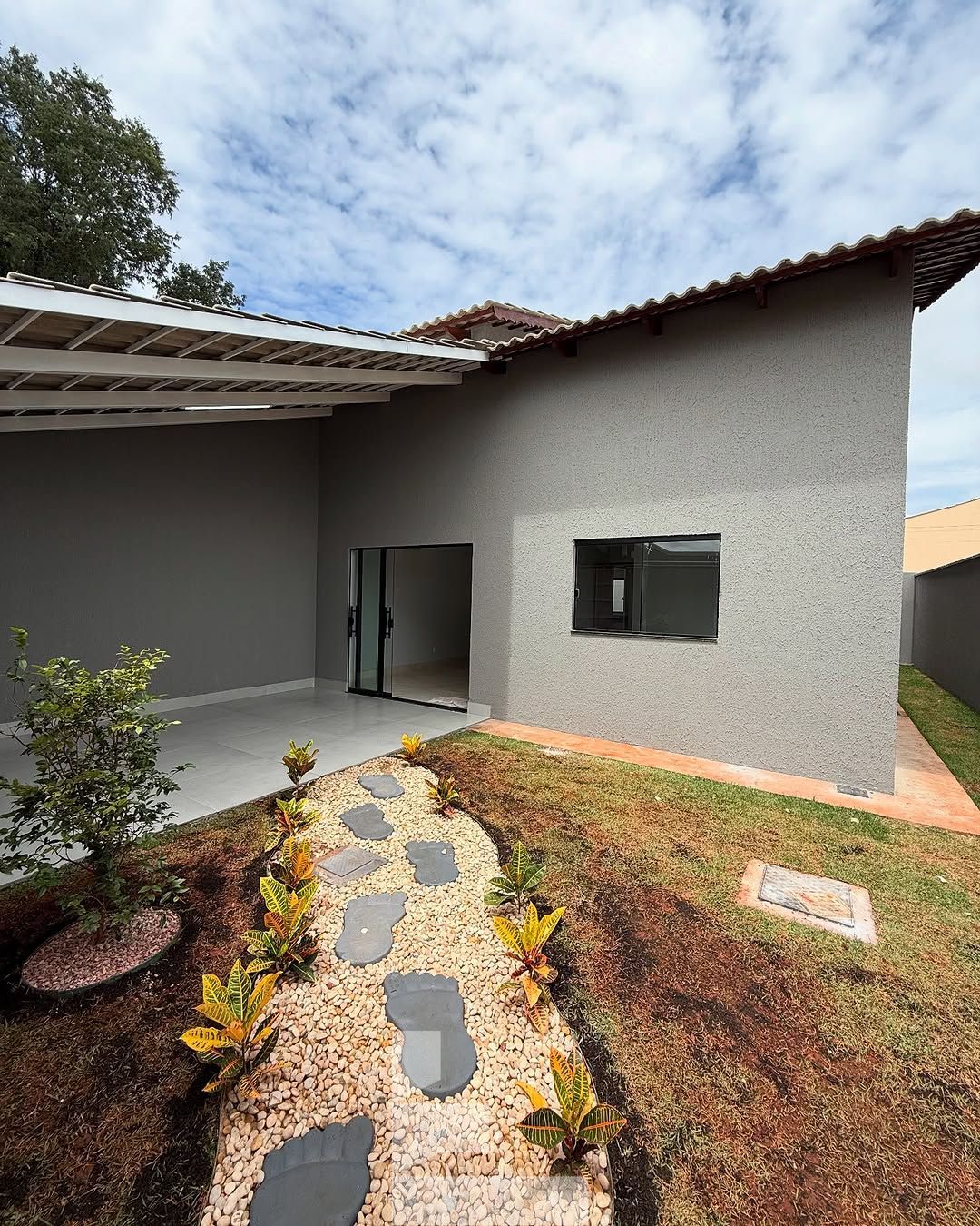 Casa à venda com 3 quartos, 110m² - Foto 1