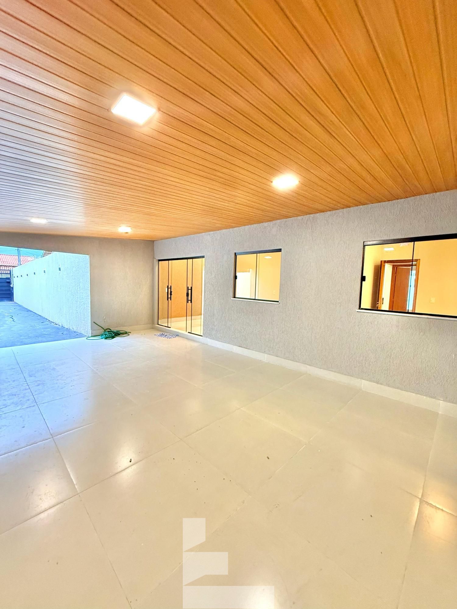 Casa à venda com 3 quartos, 200m² - Foto 2