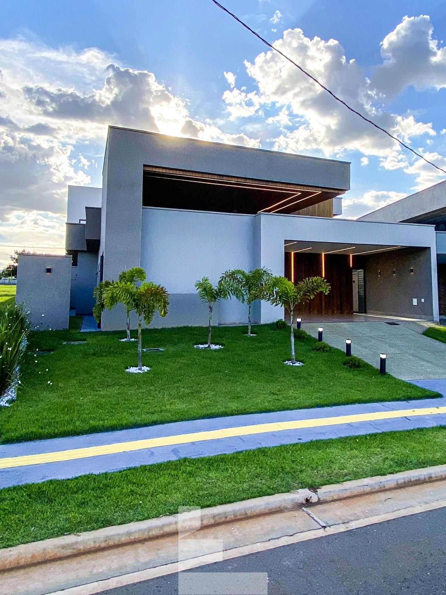 Casa à venda com 4 quartos, 185m² - Foto 1