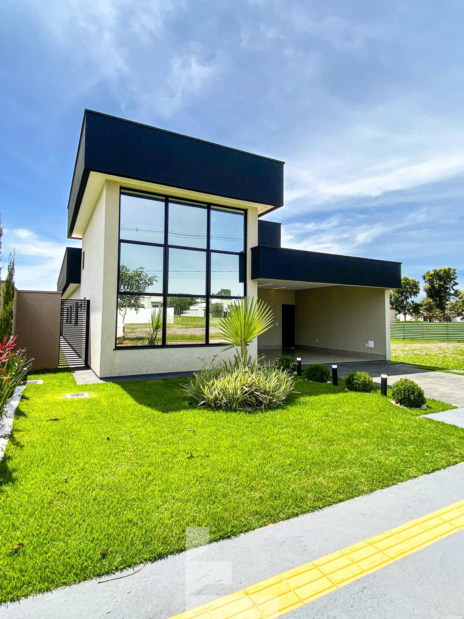 Casa à venda com 4 quartos, 180m² - Foto 2