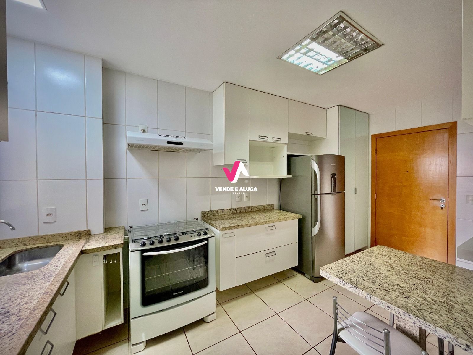 Apartamento à venda com 3 quartos, 138m² - Foto 9