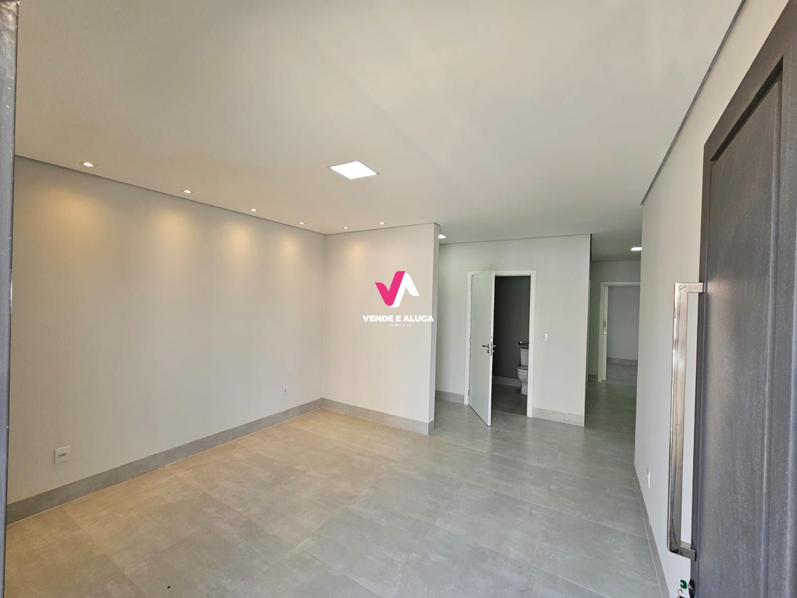 Conjunto Comercial-Sala para alugar com 4 quartos, 82m² - Foto 2