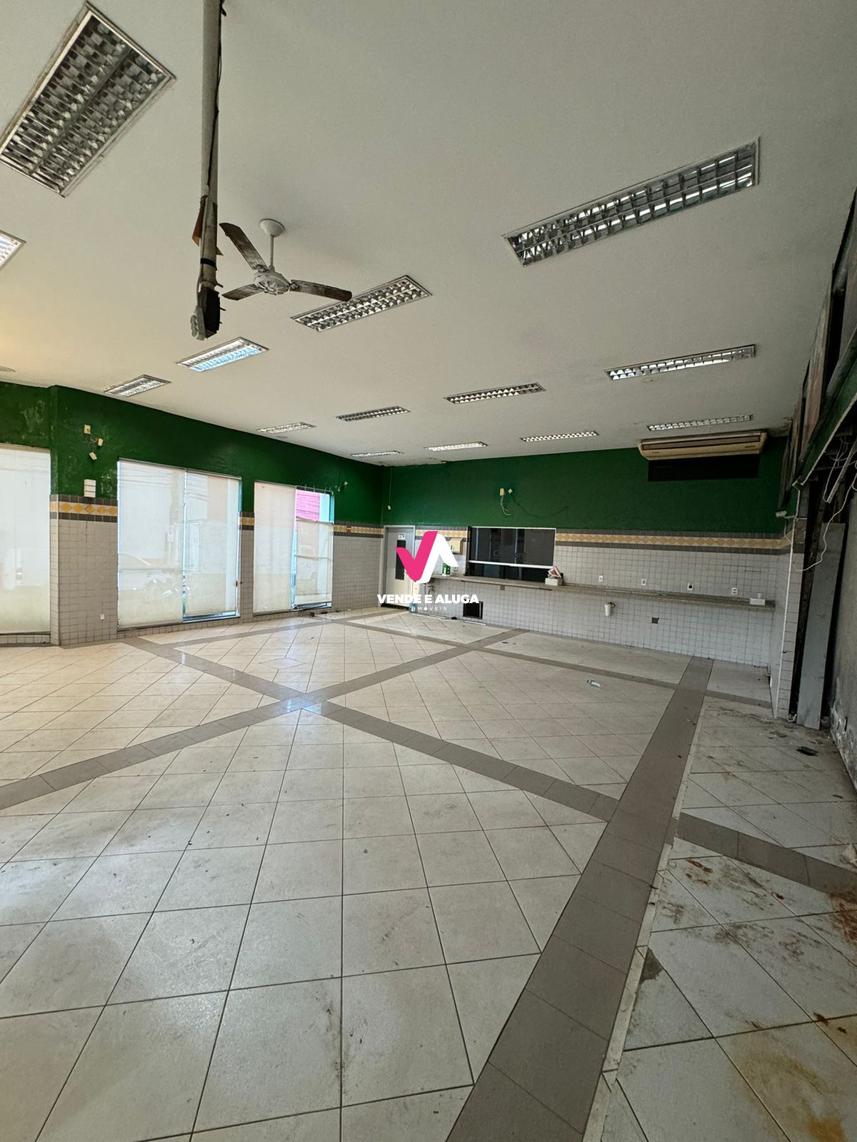 Loja-Salão à venda e aluguel com 1 quarto, 185m² - Foto 1