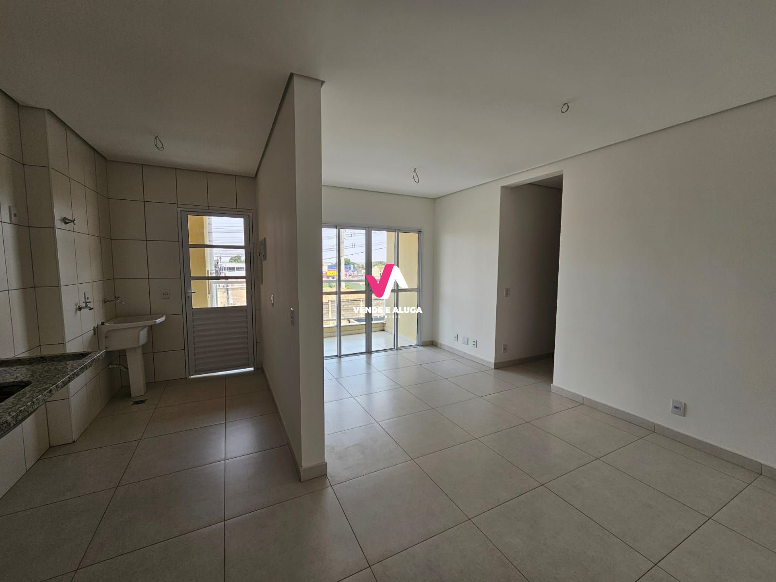 Apartamento à venda com 3 quartos, 84m² - Foto 2