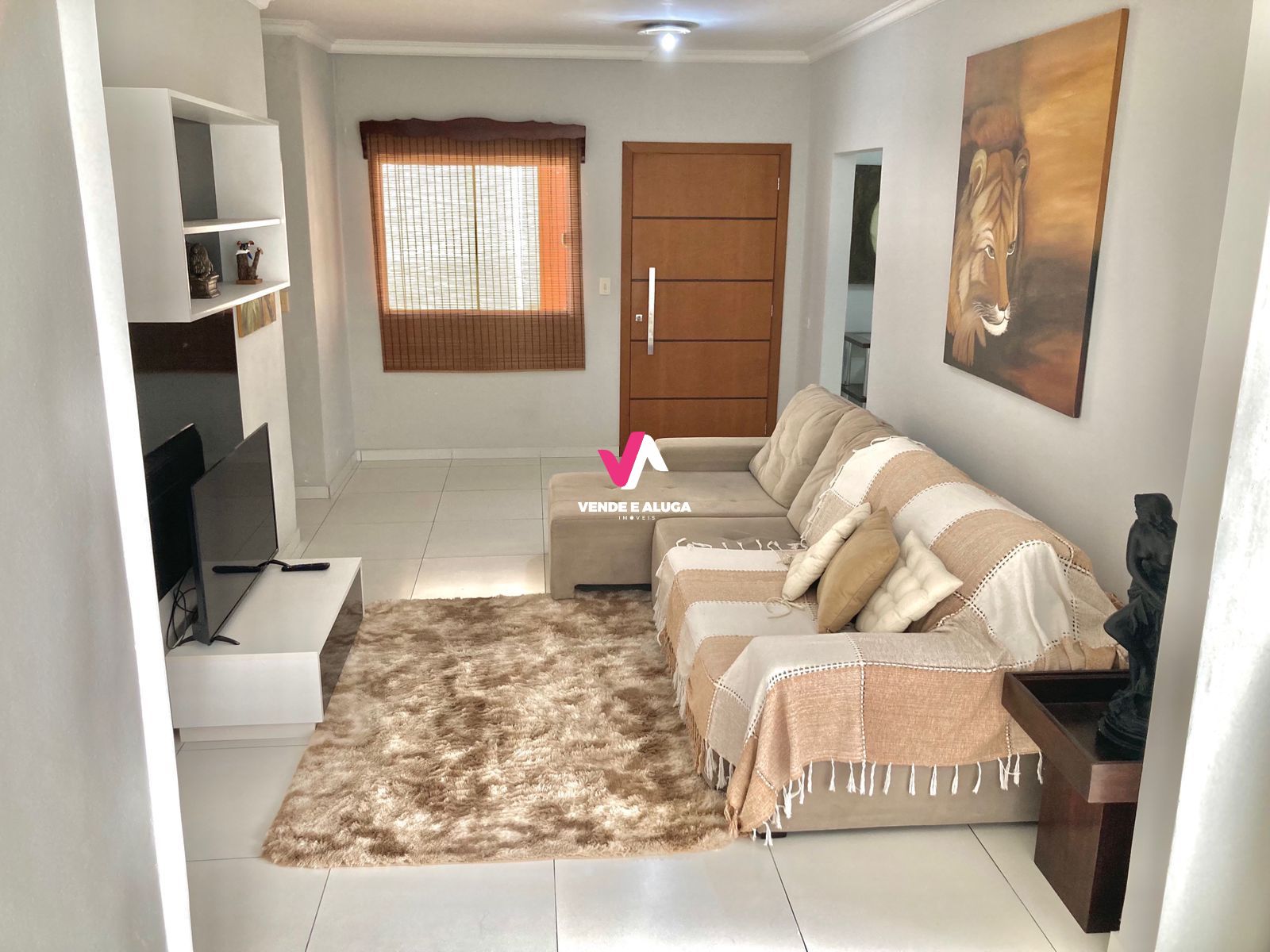 Casa à venda com 3 quartos, 200m² - Foto 1