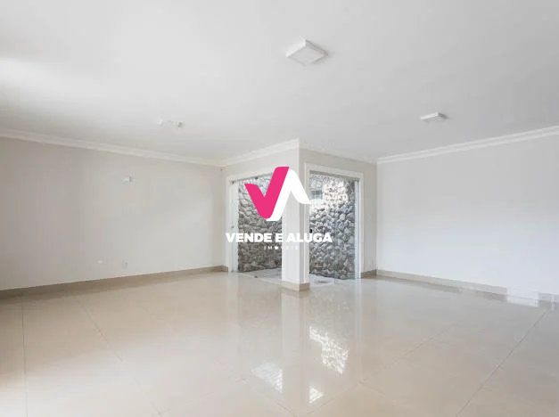 Casa à venda com 2 quartos, 245m² - Foto 4