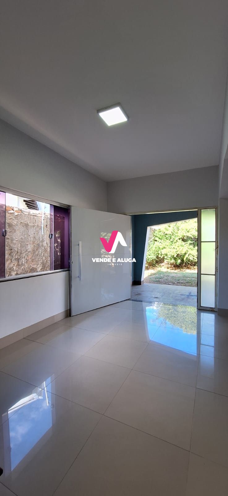 Casa à venda com 3 quartos, 378m² - Foto 1