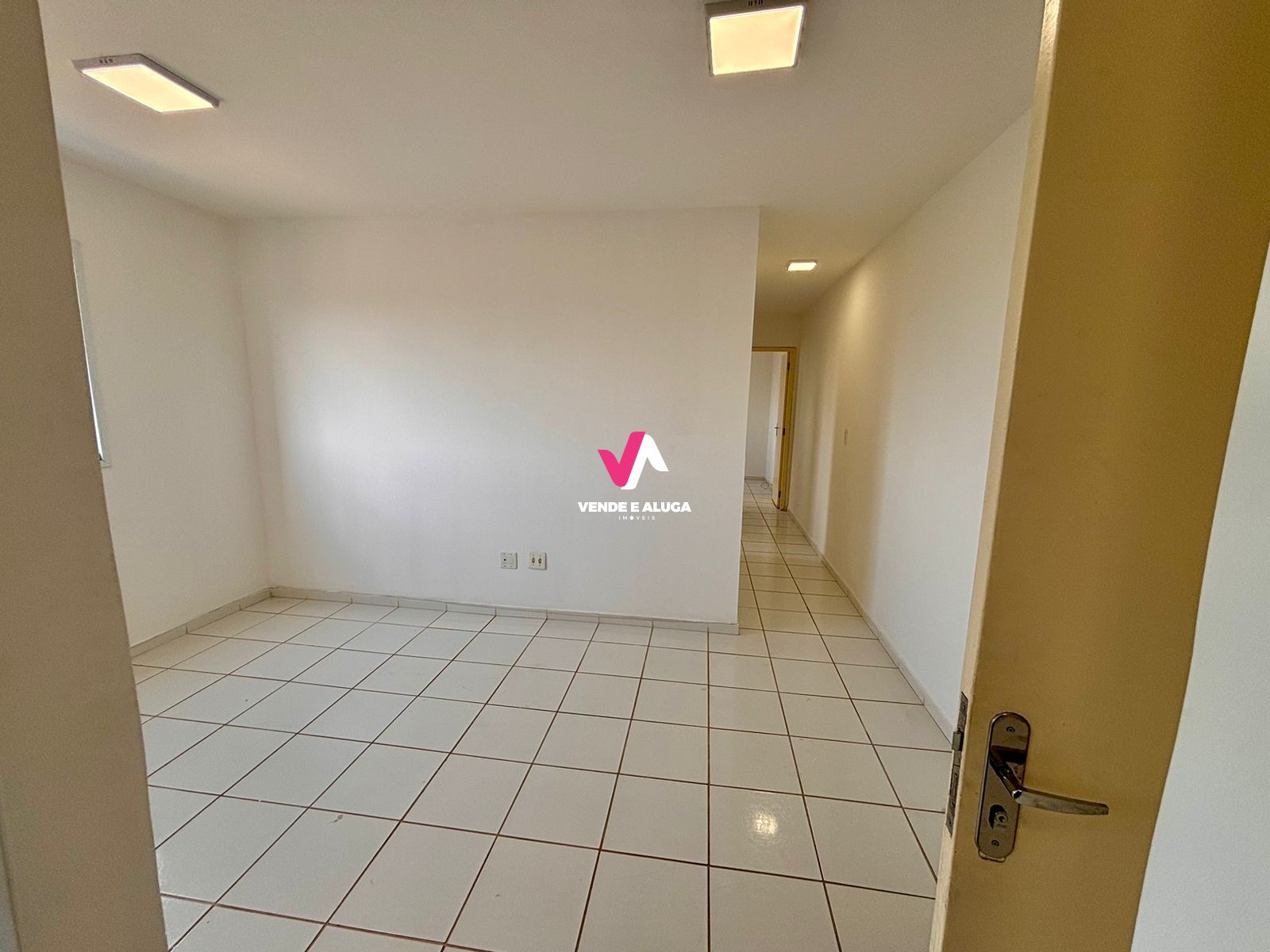 Apartamento à venda com 2 quartos, 48m² - Foto 2