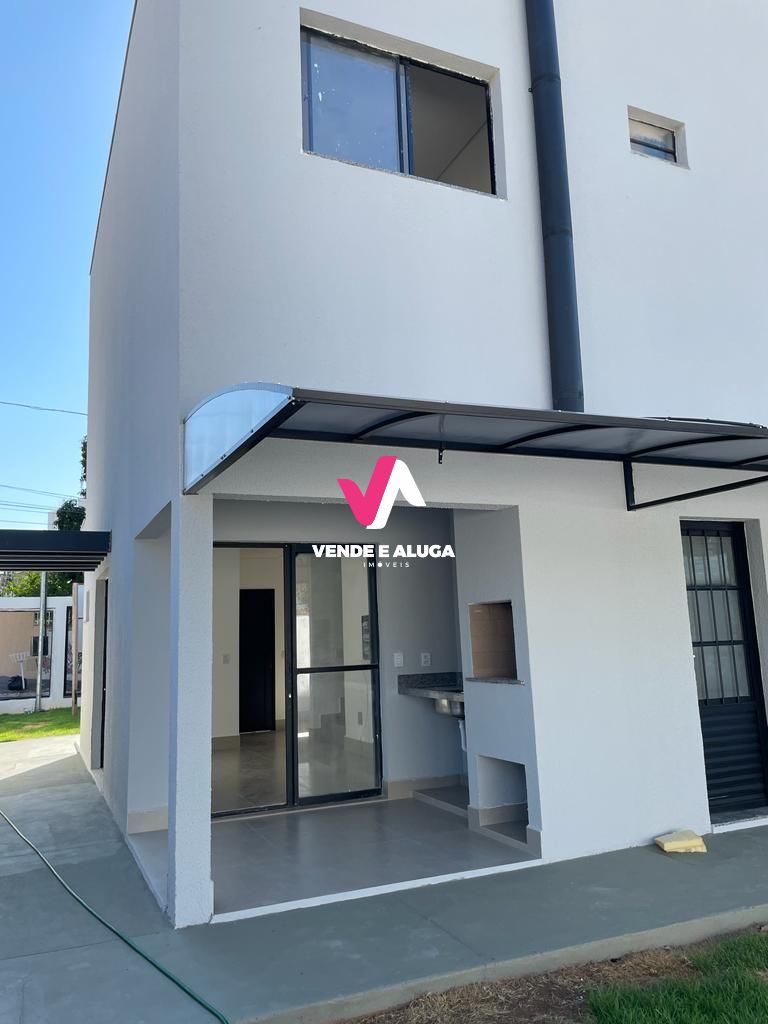 Casa à venda com 3 quartos, 120m² - Foto 1