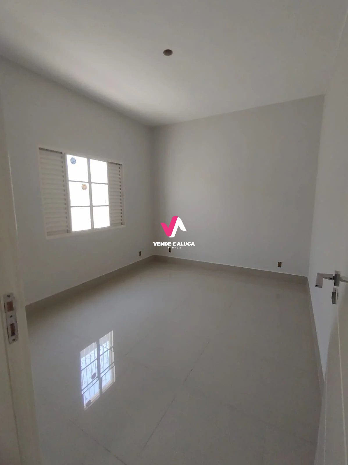 Casa à venda com 3 quartos, 128m² - Foto 11