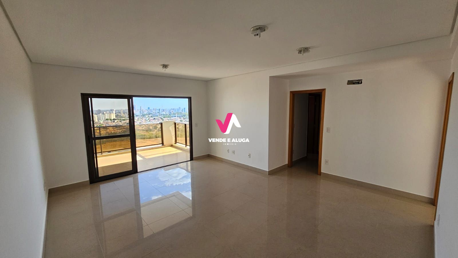 Apartamento à venda com 3 quartos, 123m² - Foto 2