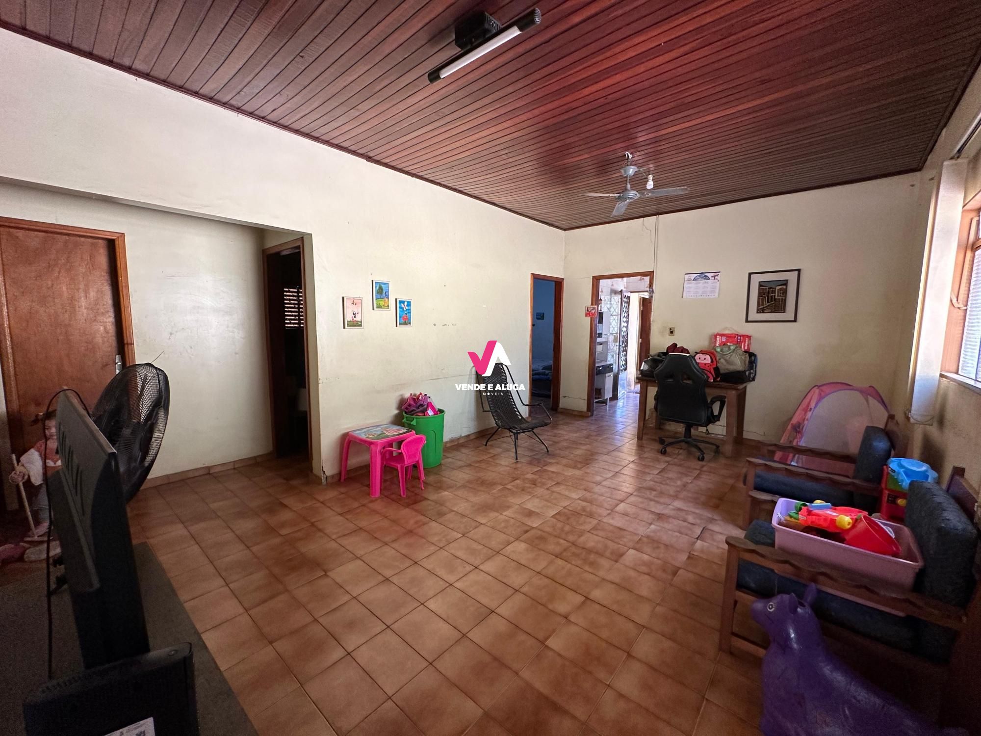 Casa à venda com 3 quartos, 180m² - Foto 4