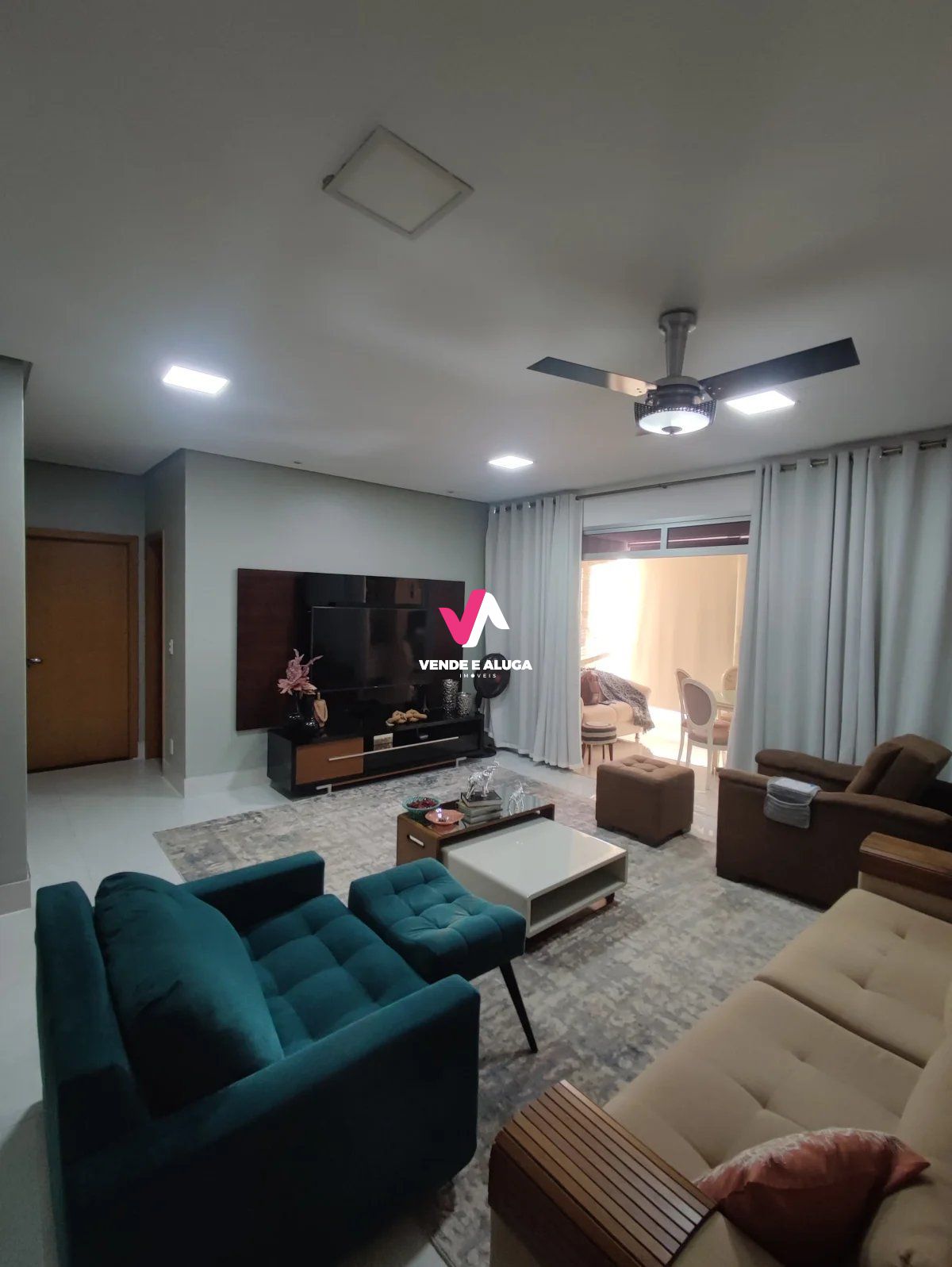 Apartamento à venda com 3 quartos, 147m² - Foto 1