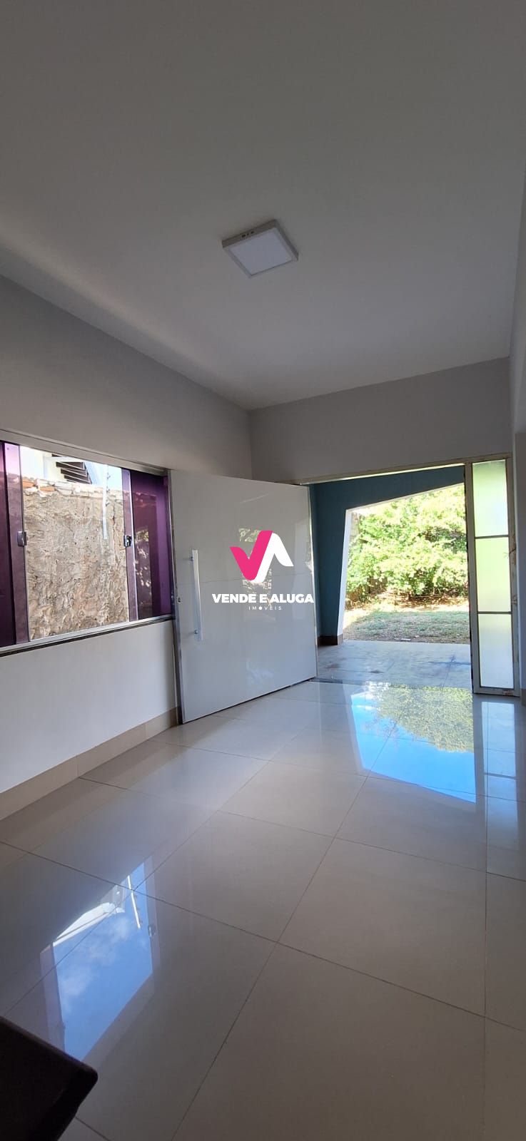 Casa à venda com 3 quartos, 378m² - Foto 2