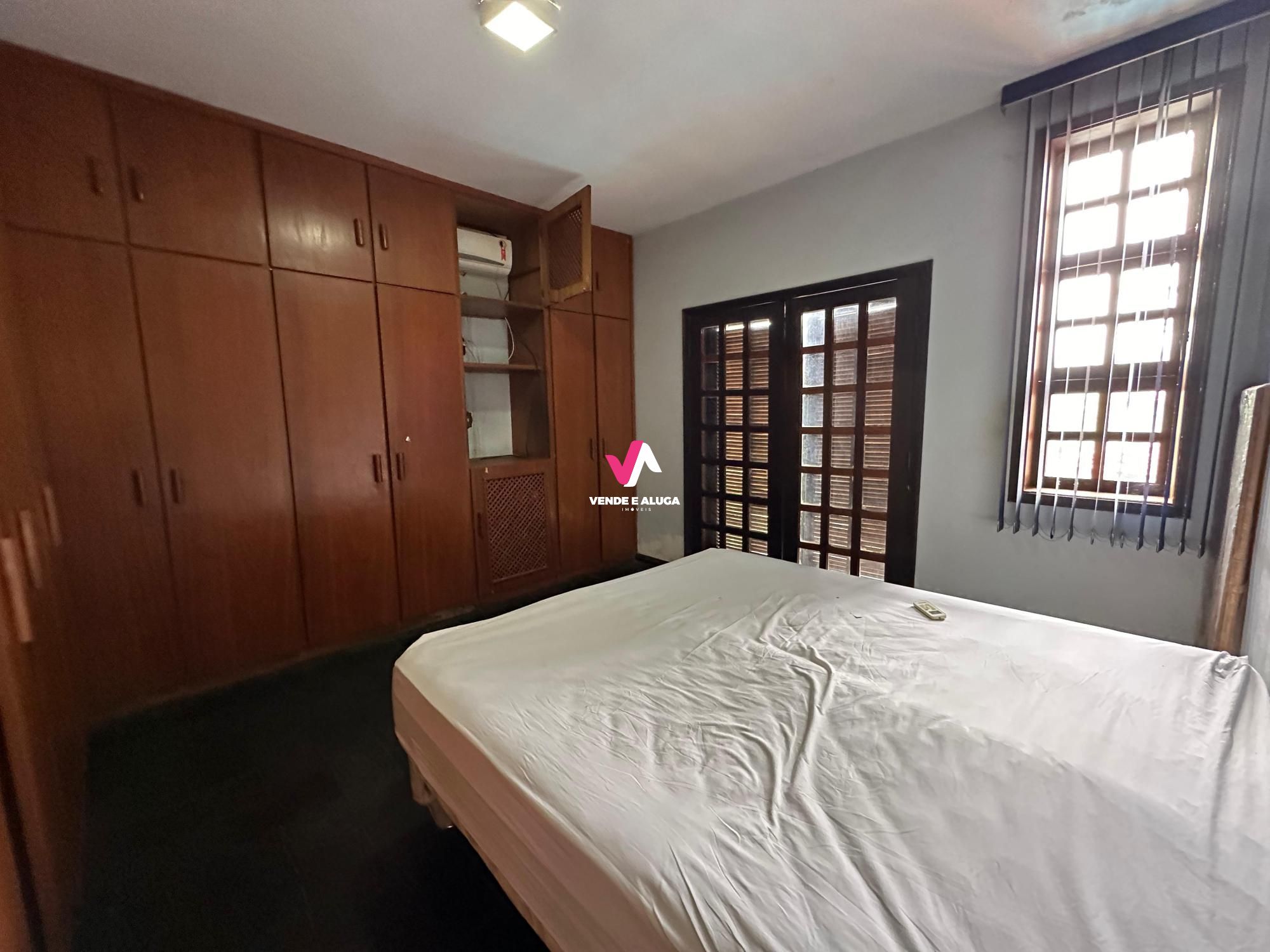 Casa à venda com 6 quartos, 313m² - Foto 14