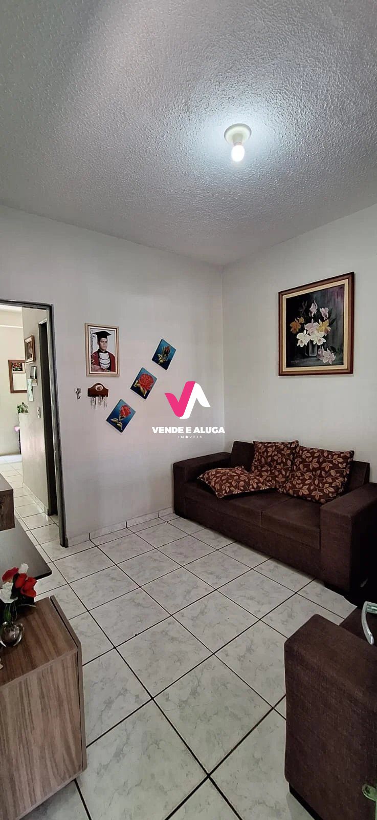 Casa à venda com 3 quartos, 89m² - Foto 1